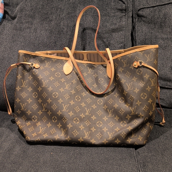 Louis Vuitton Handbags - Louis Vuitton Monogram Canvas Tote in Brown with Tan Trim